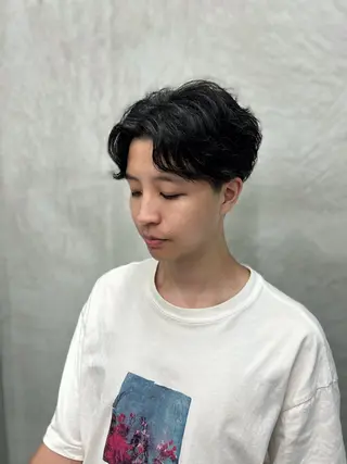 メンズ ヒナ/レイヤーカット 艶感ワンカラーのヘアスタイル