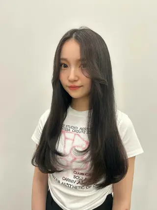 ロング ブリーチなし/暖色/ 艶髪/ユリヤのヘアスタイル