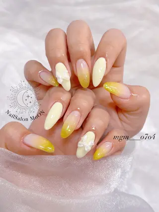 MoON...❤︎ MeGuのネイルデザイン