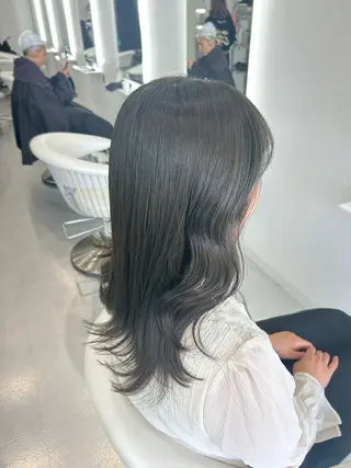 ミディアム あやめ🪽 オリーブ/ハイトーンのヘアスタイル