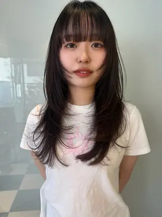 セミロング anna 韓国レイヤ ー/ ハッシュカットのヘアスタイル