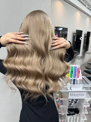 ロング かのブリーチカラー 🎧⛓️🩶のヘアスタイル