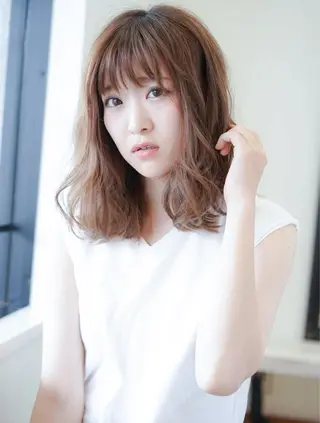 ミディアム ヘアールーム アートのヘアスタイル
