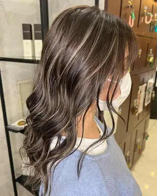 セミロング 🇺🇸ハイライト特 化美容師🇺🇸漆沢のヘアスタイル