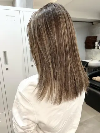 セミロング KYOKO 【Bear】のヘアスタイル