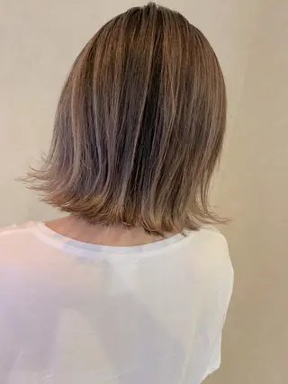 ミディアム Lit.豊橋 夏目のヘアスタイル