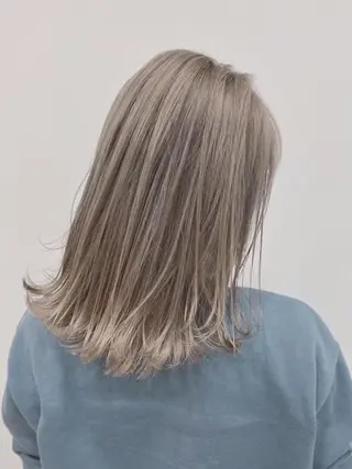 ミディアム カラー 吉野 瑳桜のヘアスタイル