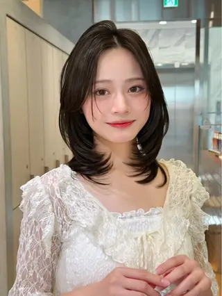 ミディアム 岩倉 白乃のヘアスタイル