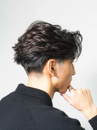 ショート カラー パーマ メンズ 【シャドウパーマ センターパート】義心のヘアスタイル