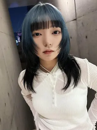 セミロング qiie ブリーチ ハイライトのヘアスタイル