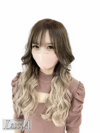 ロング LuciA エクステカラーのヘアスタイル