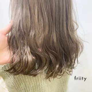 ミディアム カラー 中司 莉菜のヘアスタイル