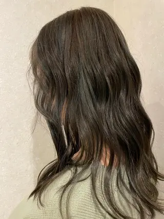 ロング カラー 芥川 未優のヘアスタイル