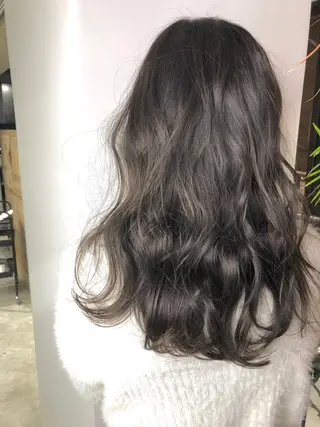 ミディアム カラー ヘアアレンジ 白髪ぼかしハイライト バレイヤージュヤマトのヘアスタイル