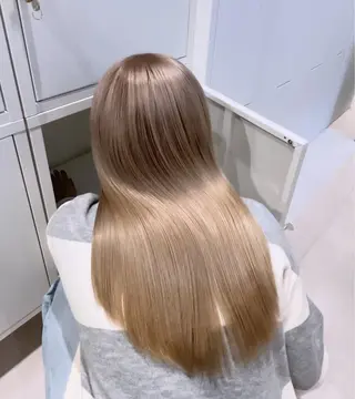 カラー ニトウ レイナのヘアスタイル