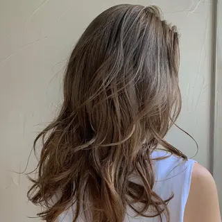ロング カラー 山下 千明のヘアスタイル