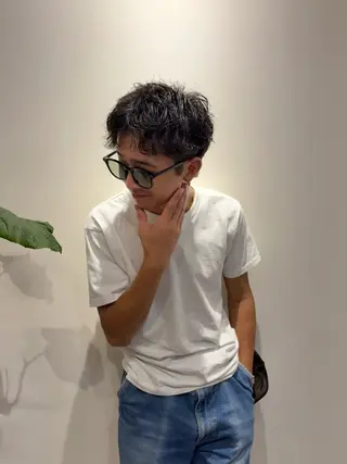 パーマ ヨシノ マナウのヘアスタイル