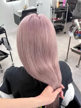 ロング カラー 大阪ケアブリーチ/ ミルクティーベージュのヘアスタイル