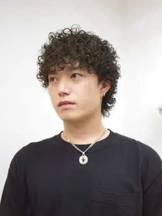 ショート パーマ ヘアアレンジ メンズ 🦠デザインカラー/ 魚瀬あおい🦠のヘアスタイル
