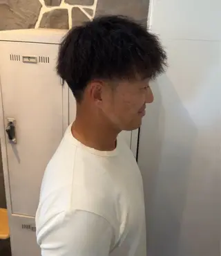 パーマ メンズ 艶カラー 🩵NATSUKIのヘアスタイル