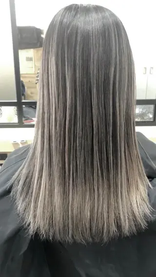 ミディアム カラー 白髪ぼかしハイライト バレイヤージュヤマトのヘアスタイル