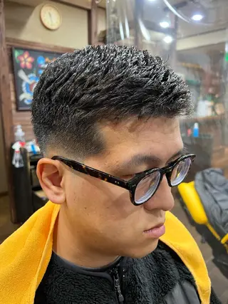 ショート パーマ メンズ 二本木 秀成のヘアスタイル