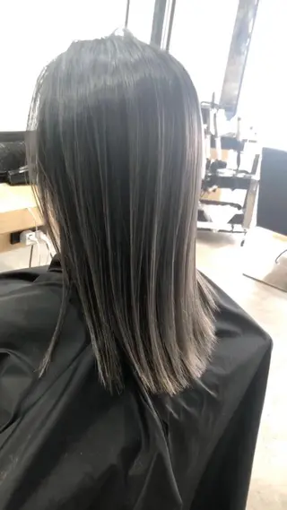 ミディアム カラー ヘアアレンジ 白髪ぼかしハイライト バレイヤージュヤマトのヘアスタイル