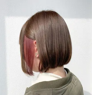 ショート カラー 辻川 真央のヘアスタイル