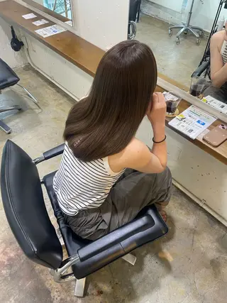 セミロング カラー MIOベージュカラー 柔らかいカラーのヘアスタイル