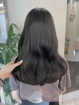 セミロング カラー AYANO ／レイヤー／オリーブのヘアスタイル
