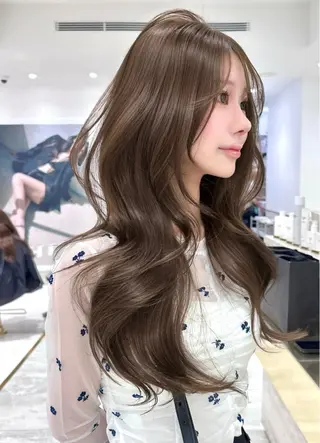 ロング カラー 小野山 みのかのヘアスタイル