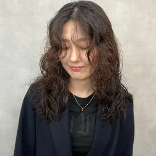 セミロング パーマ 沖山 友津季のヘアスタイル