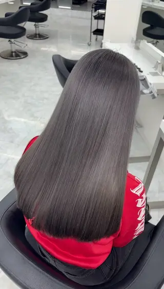 ロング カラー 🖤ハイトーン× レイヤー🖤SARAのヘアスタイル