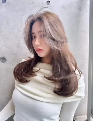 ロング カラー 韓国レイヤーカット/ ダブルカラーのヘアスタイル