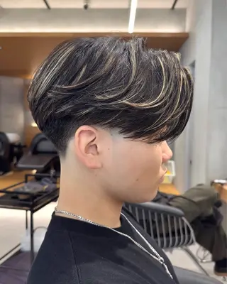 パーマ メンズ 圧倒的 毛流れ センターパートのヘアスタイル