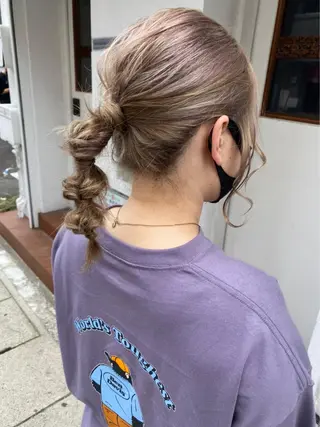 セミロング カラー ヘアアレンジ SEAM アキホのヘアスタイル