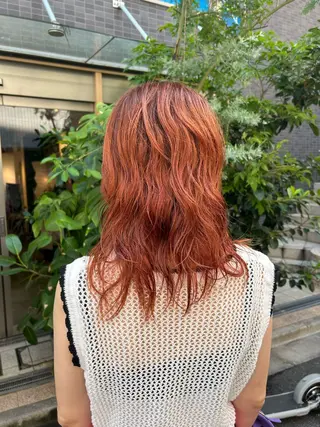 ミディアム カラー 越阪部 碧子のヘアスタイル