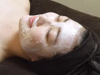 ミディアム パーマ ヘアアレンジ メンズ キッズ ネイル マツエク・マツパ ニキビ・肌質改善専門 ♡人生が変わるサロンのエステ・リラクイメージ