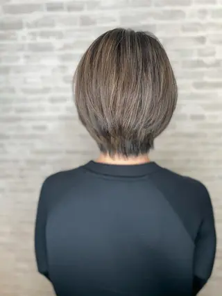 ショート カラー 平田 怜のヘアスタイル