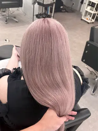 ロング カラー 大阪ケアブリーチ/ ミルクティーベージュのヘアスタイル