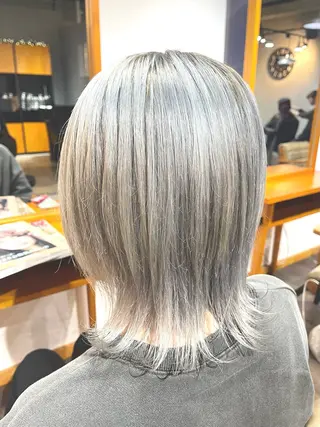 ミディアム カラー 岩谷/ブリーチ 🪽透明感カラーのヘアスタイル