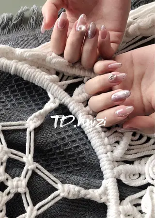 ミディアム めぐみのネイルサロン スタッフ練習のネイルデザイン