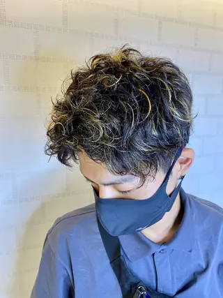 ショート カラー パーマ メンズ 塩谷黎✨イルミナ カラーメンズパーマ✨のヘアスタイル