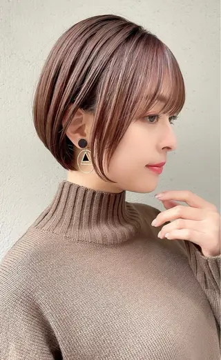 ショート 髪質改善|透明 感カラー🩵レイヤーのヘアスタイル