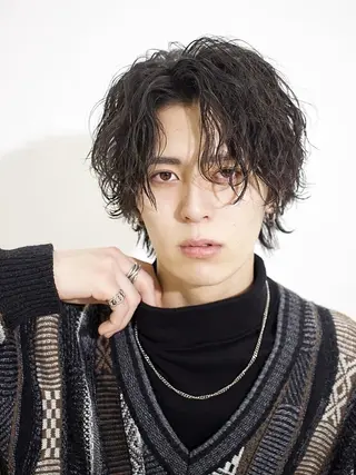 ショート パーマ メンズ 東 拓己のヘアスタイル