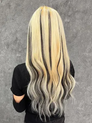 カラー ロング MORI MARIKAのヘアスタイル