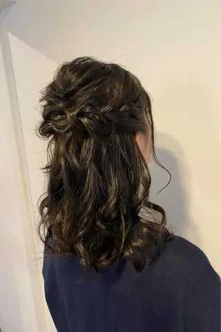 ロング 都筑 莉佳子のヘアスタイル
