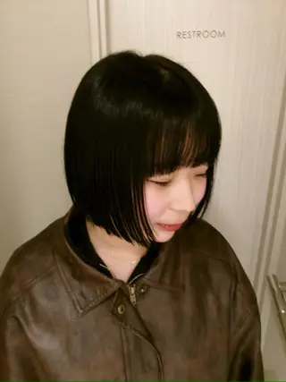 ショート カラー ヘアアレンジ タイトボブ個性派カラ ーAKANEのヘアスタイル