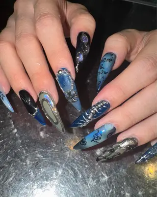 ネイル 🪐富島彩夏 /海外nail🪐のネイルデザイン