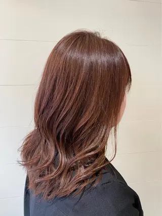 セミロング esse大阪茶屋町店所属・レイヤーカット 新井田陽寿のヘアスタイル